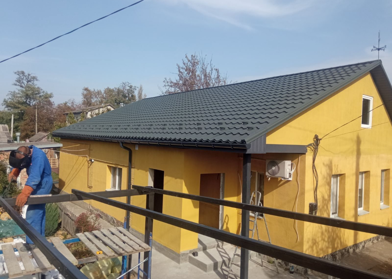 Монтаж металочерепиці Київ ціна - дах під ключ від виробника з гарантією, професійні покрівельні роботи