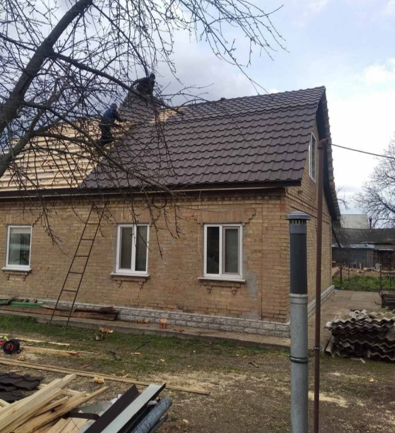 Покрівля Печерський район металочерепиця елітна - преміум дах у діловому центрі Києва